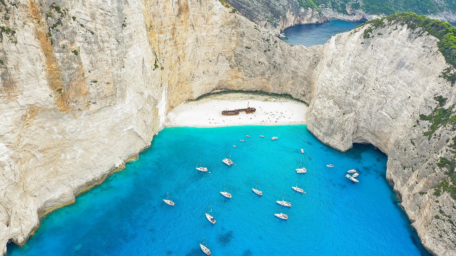 Navagio Beach op Zakynthos van bovenaf